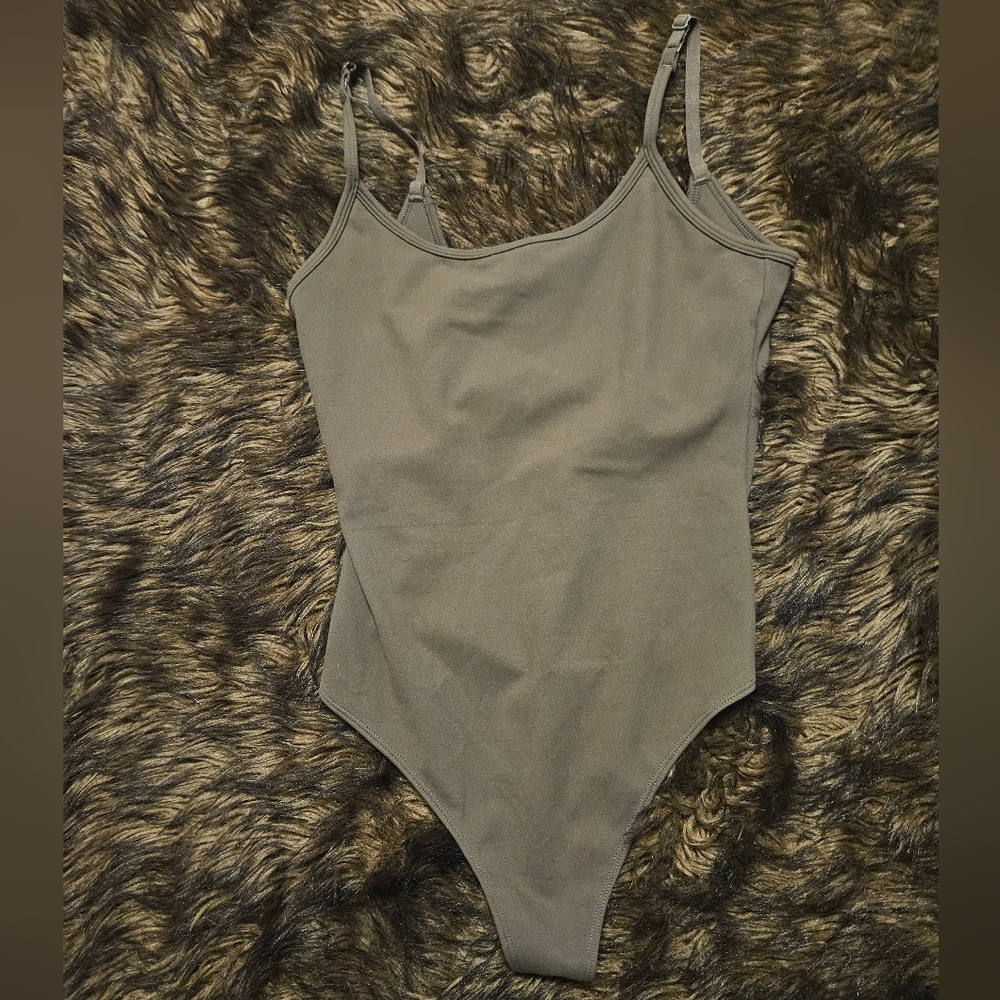 P'tula Bodysuit in cool brown
